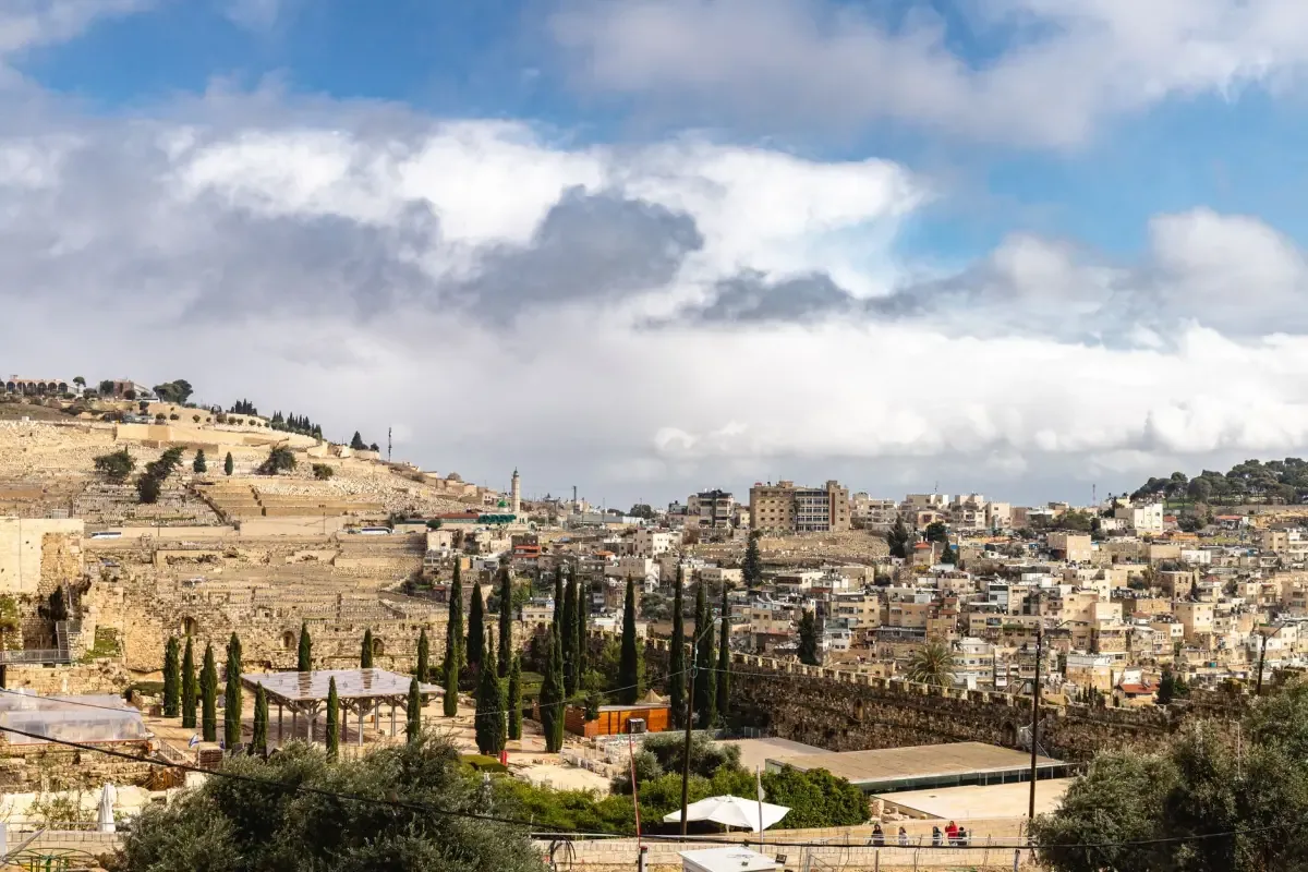 WhatsApp, VoIP & Calling in Israel 2026: What Works and What Does Not