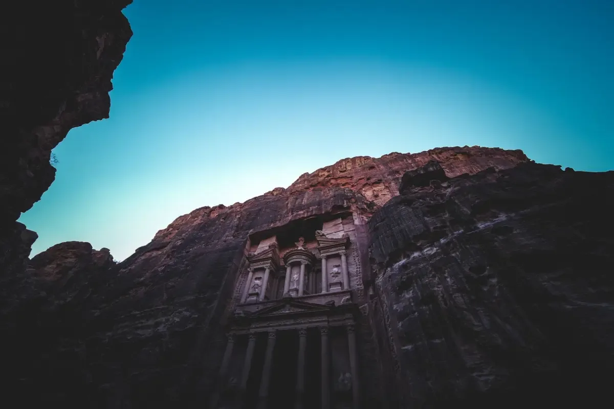 WhatsApp, VoIP & Calling in Jordan 2026: What Works and What Does Not